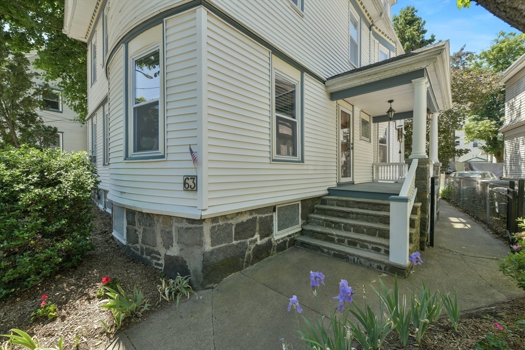 63 Bakersfield St