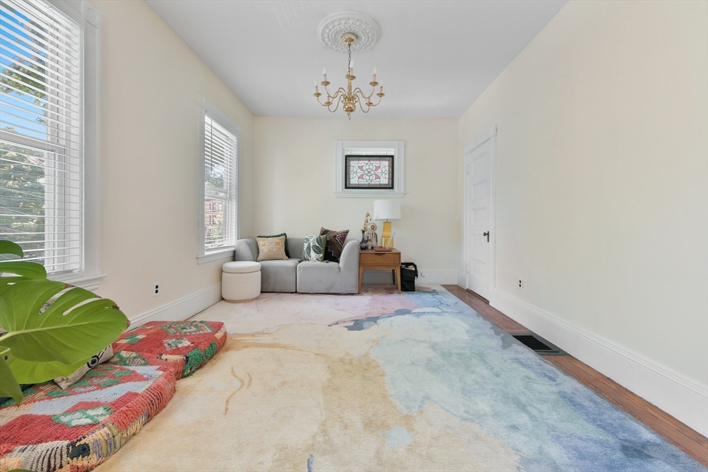63 Bakersfield St