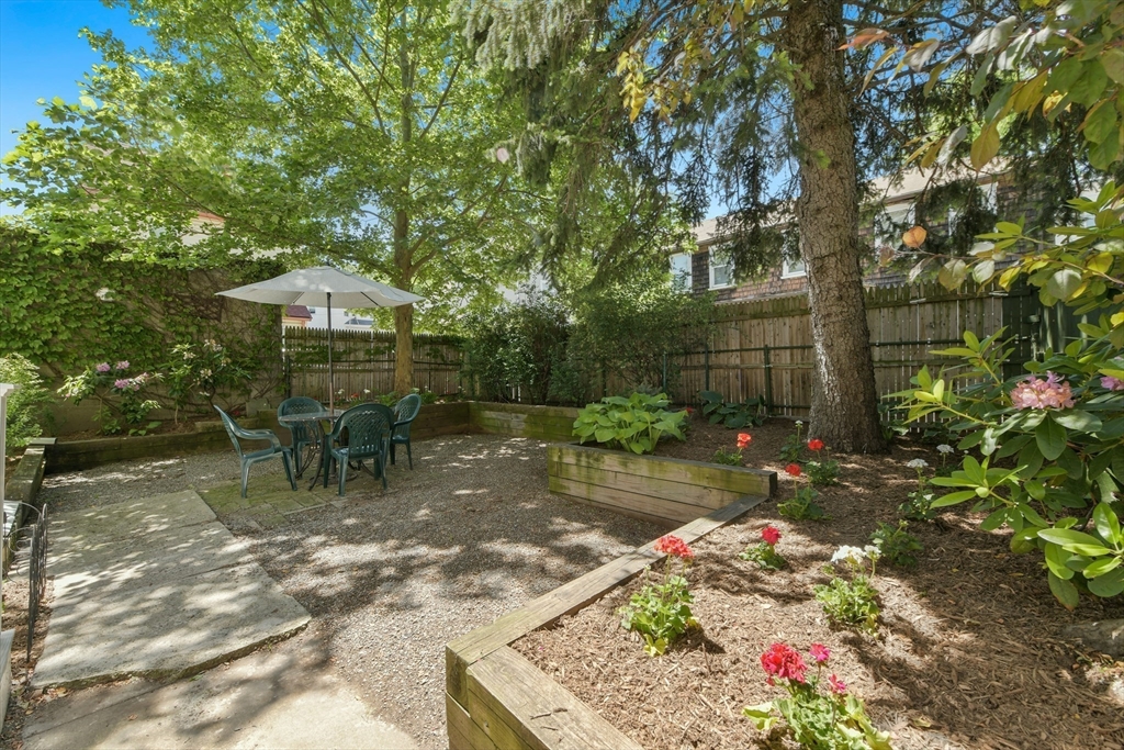 63 Bakersfield St