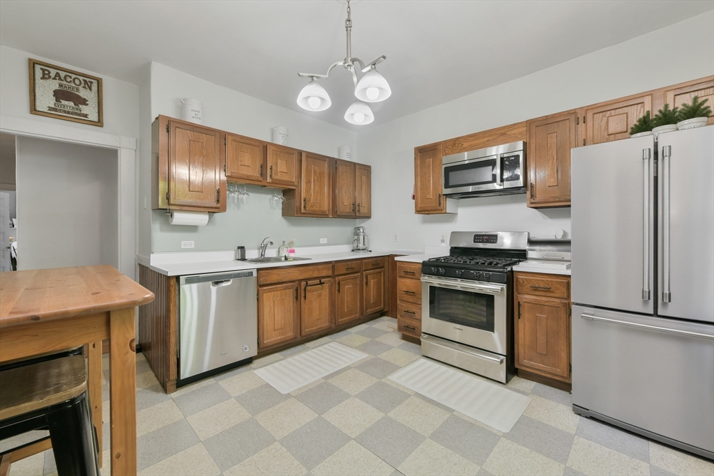 63 Bakersfield St