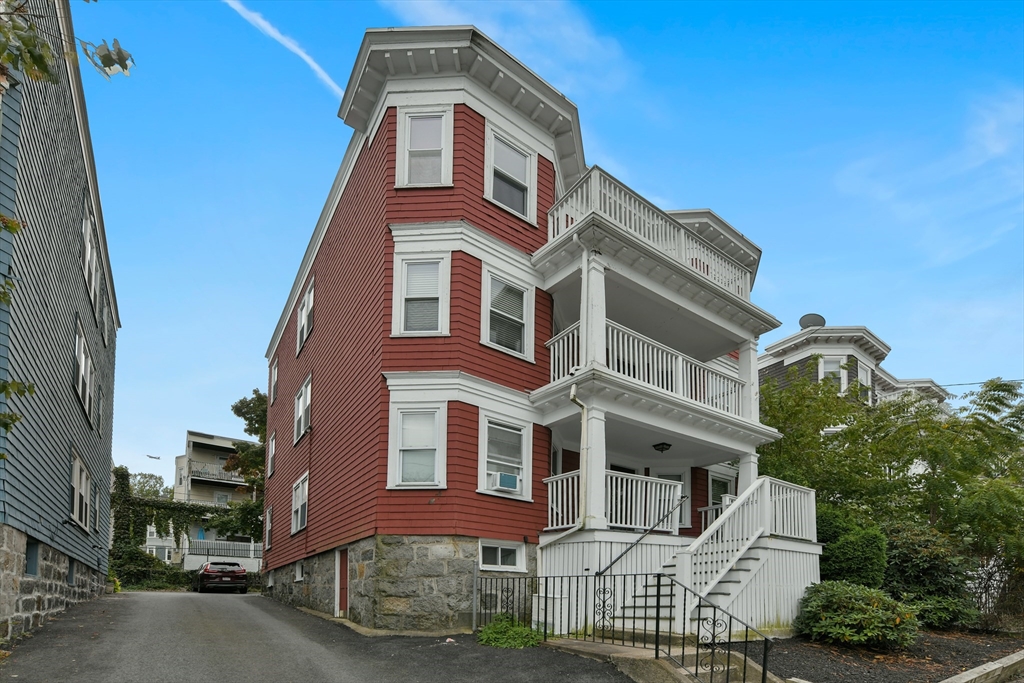 20 Thelma Rd Unit: 3rd