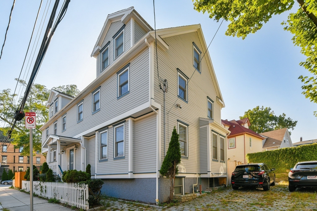 67 Bakersfield St # B