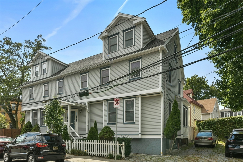 67 Bakersfield St # B