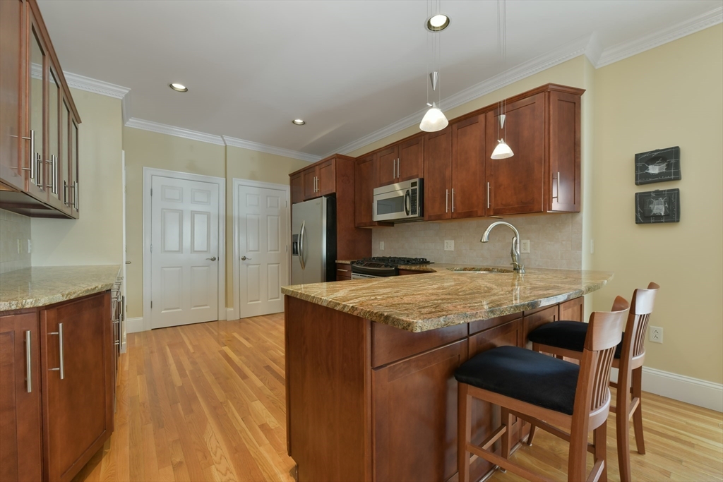 67 Bakersfield St # B