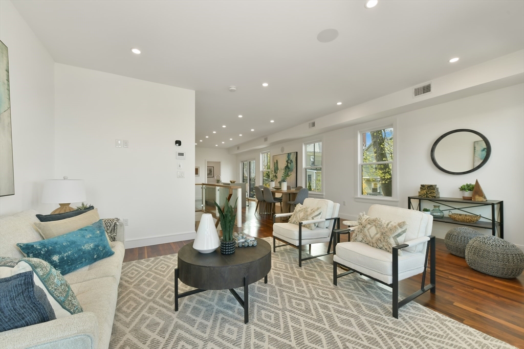 27 Salcombe St # 1