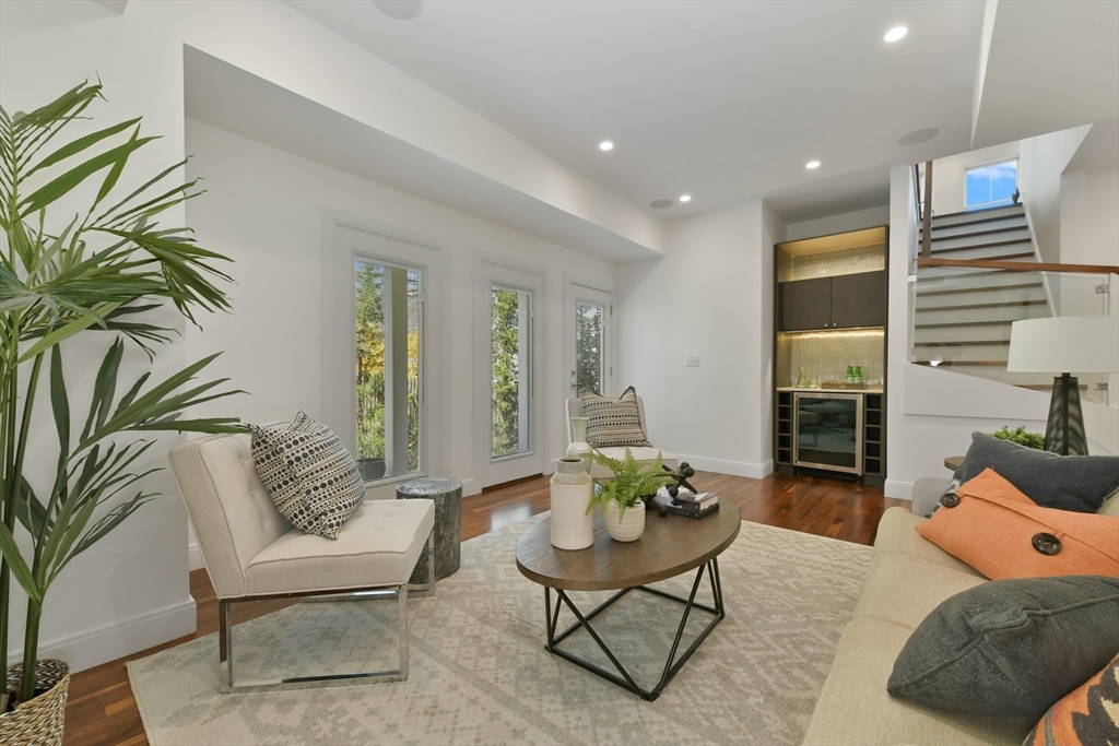 27 Salcombe St # 1