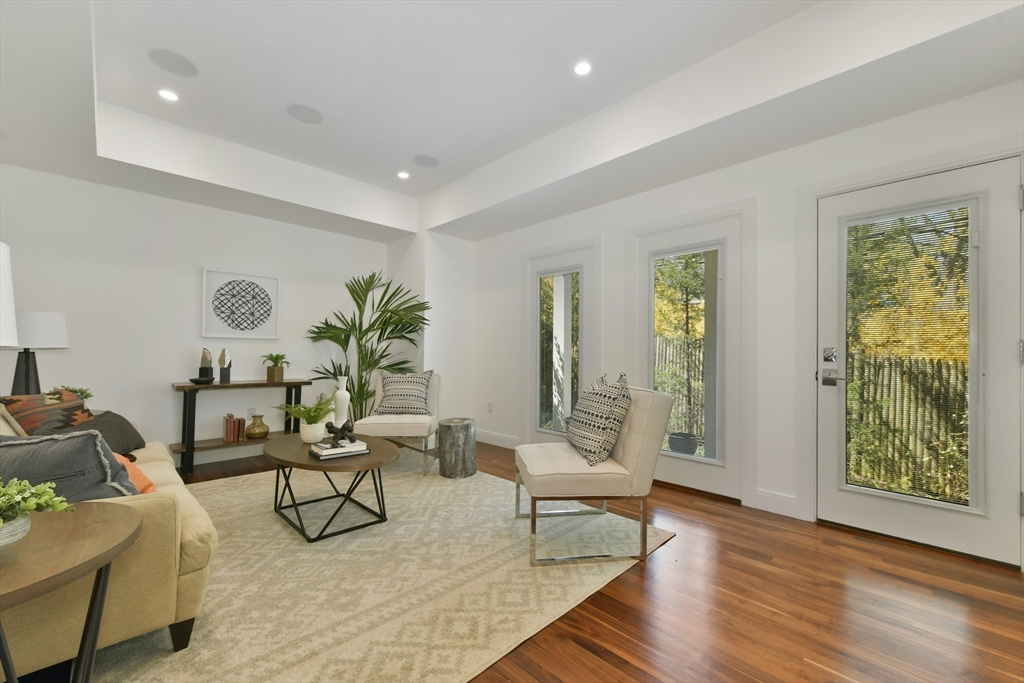 27 Salcombe St # 1