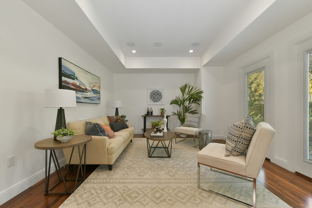 27 Salcombe St # 1