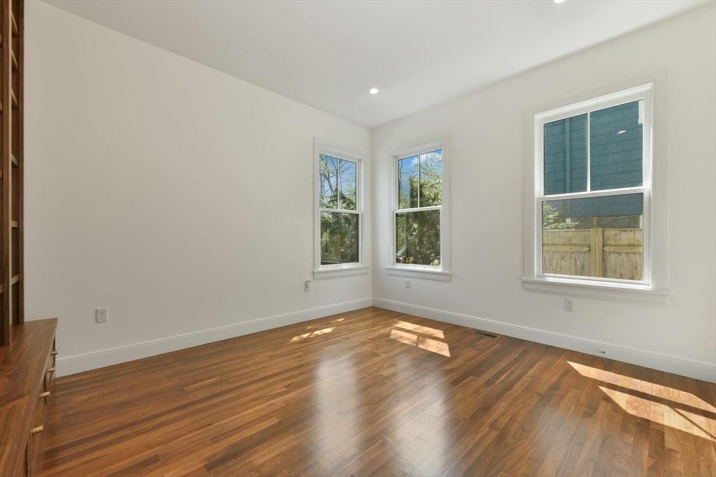 27 Salcombe St # 1