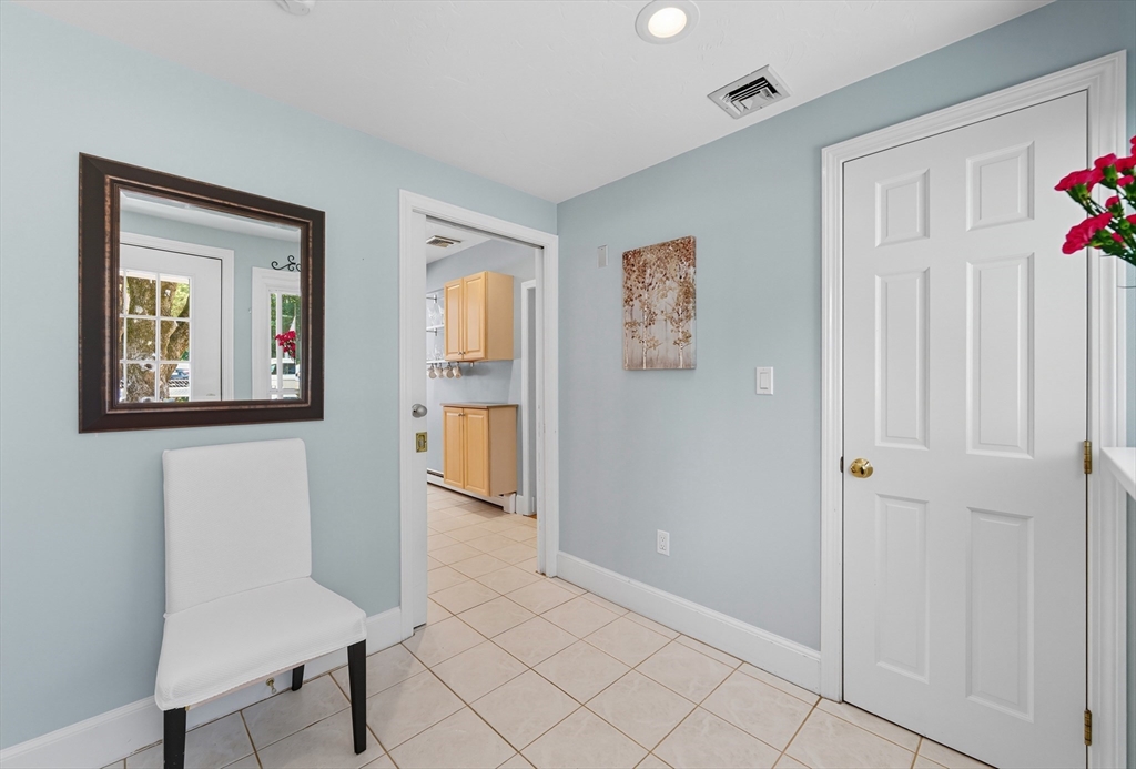 27 Joclyn Ave