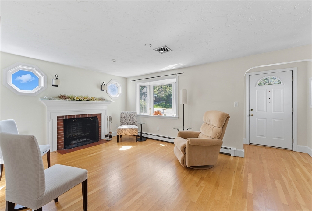 27 Joclyn Ave