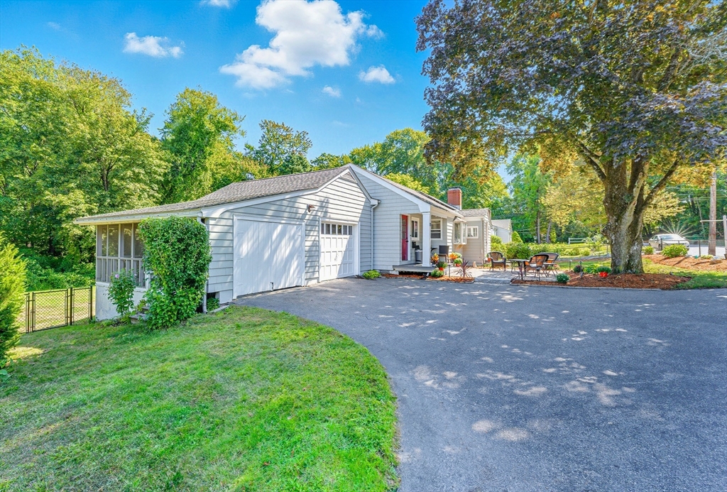 27 Joclyn Ave