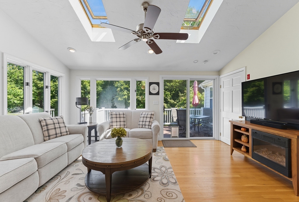 27 Joclyn Ave