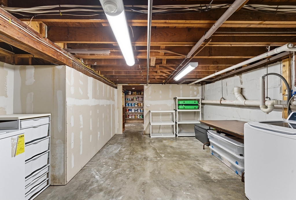 27 Joclyn Ave