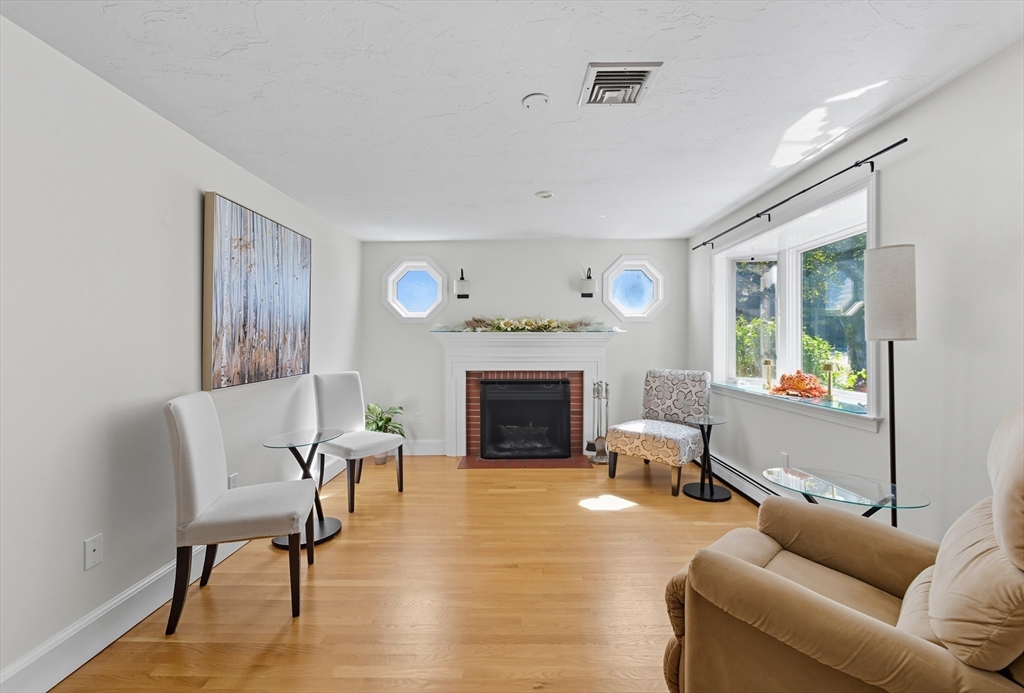 27 Joclyn Ave