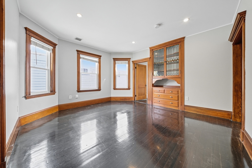22 Trescott St