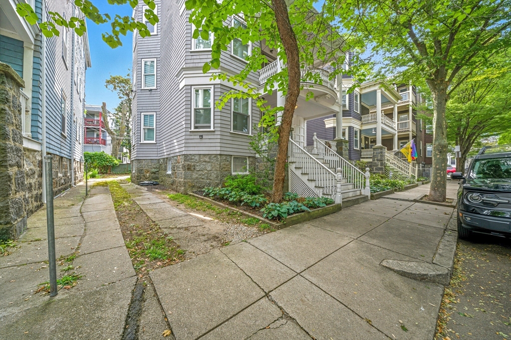 22 Trescott St