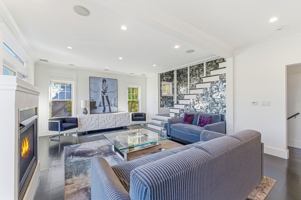 108 Cushing Ave # 2