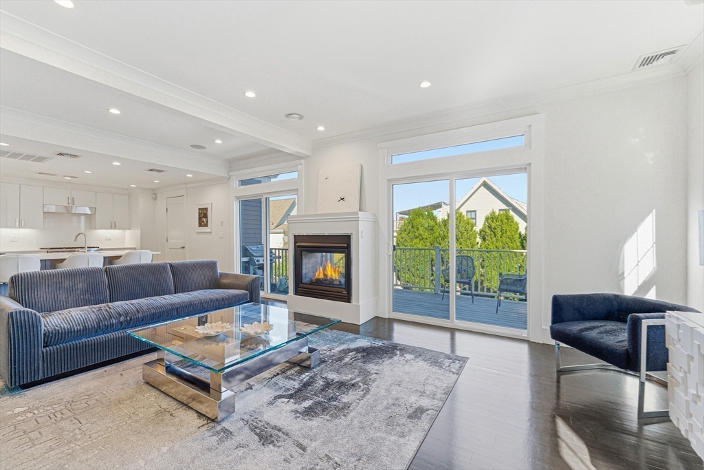 108 Cushing Ave # 2