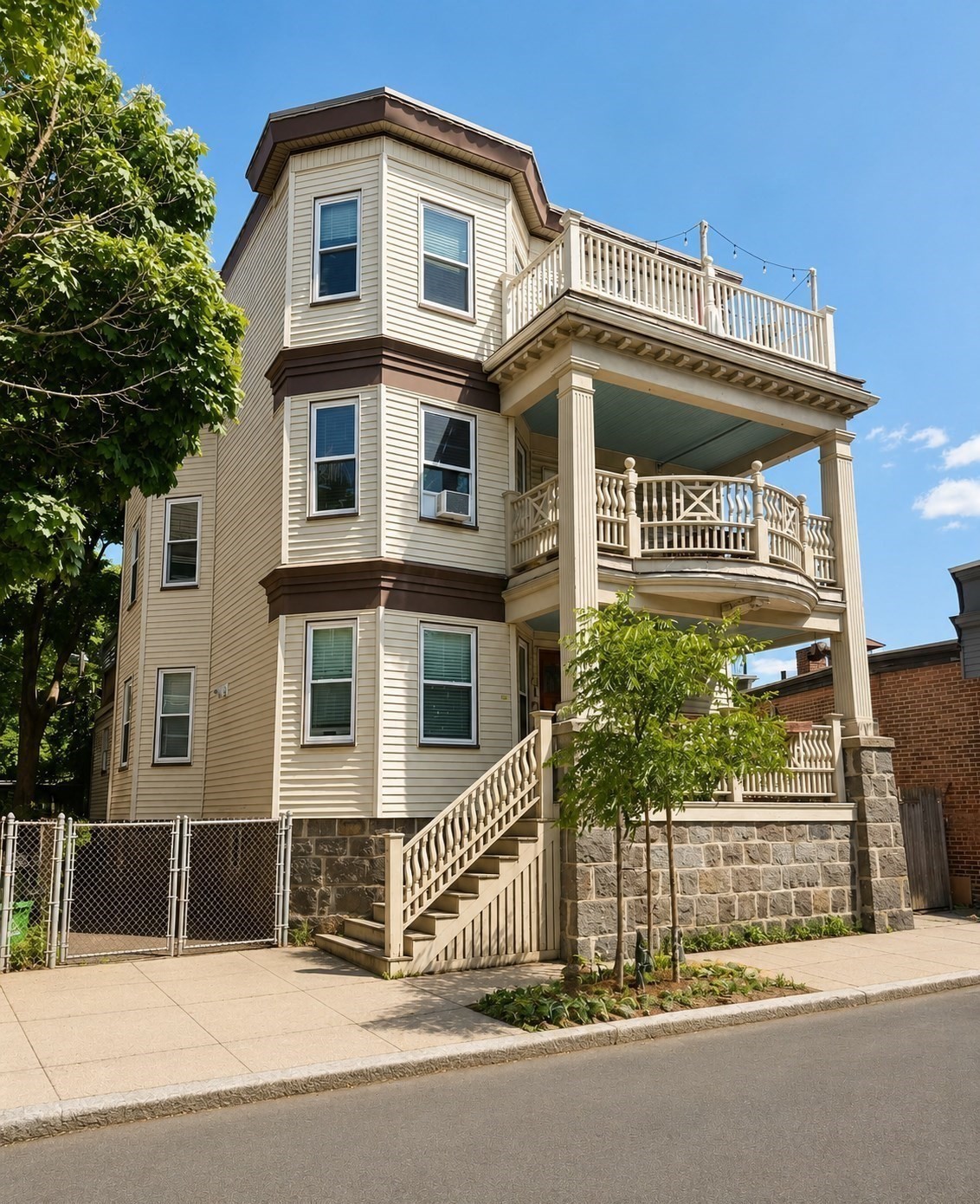 72 Bakersfield St # 1
