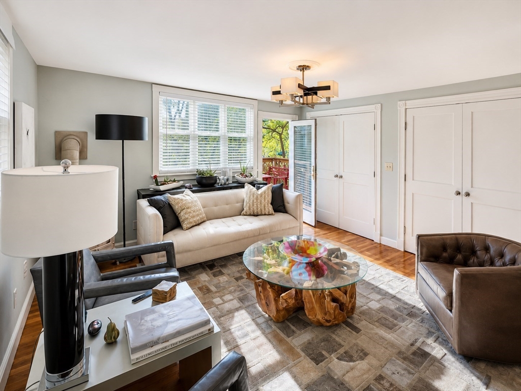 72 Bakersfield St # 1