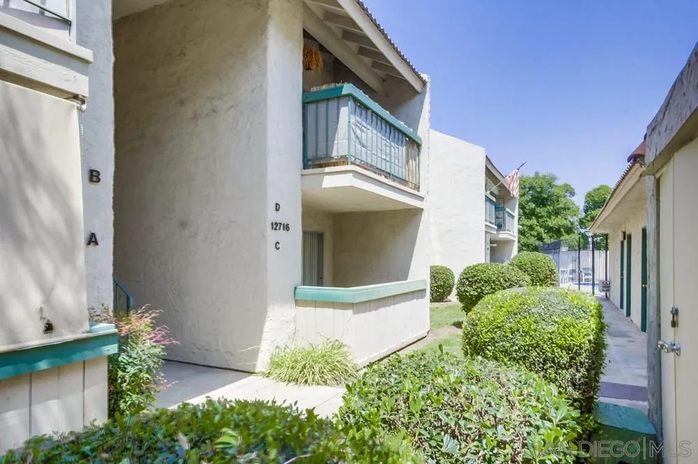 12716 Lakeshore Dr Unit L