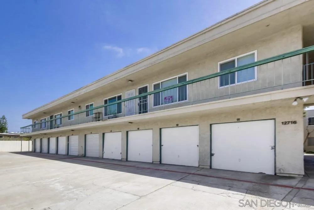 12716 Lakeshore Dr Unit L