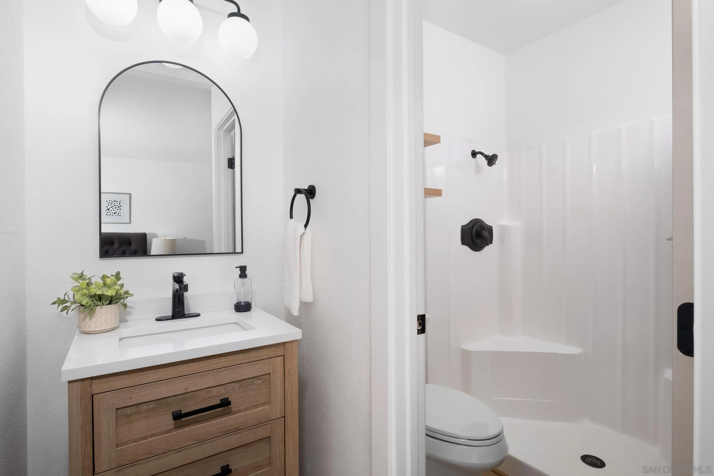 475 N Midway Dr Unit 214