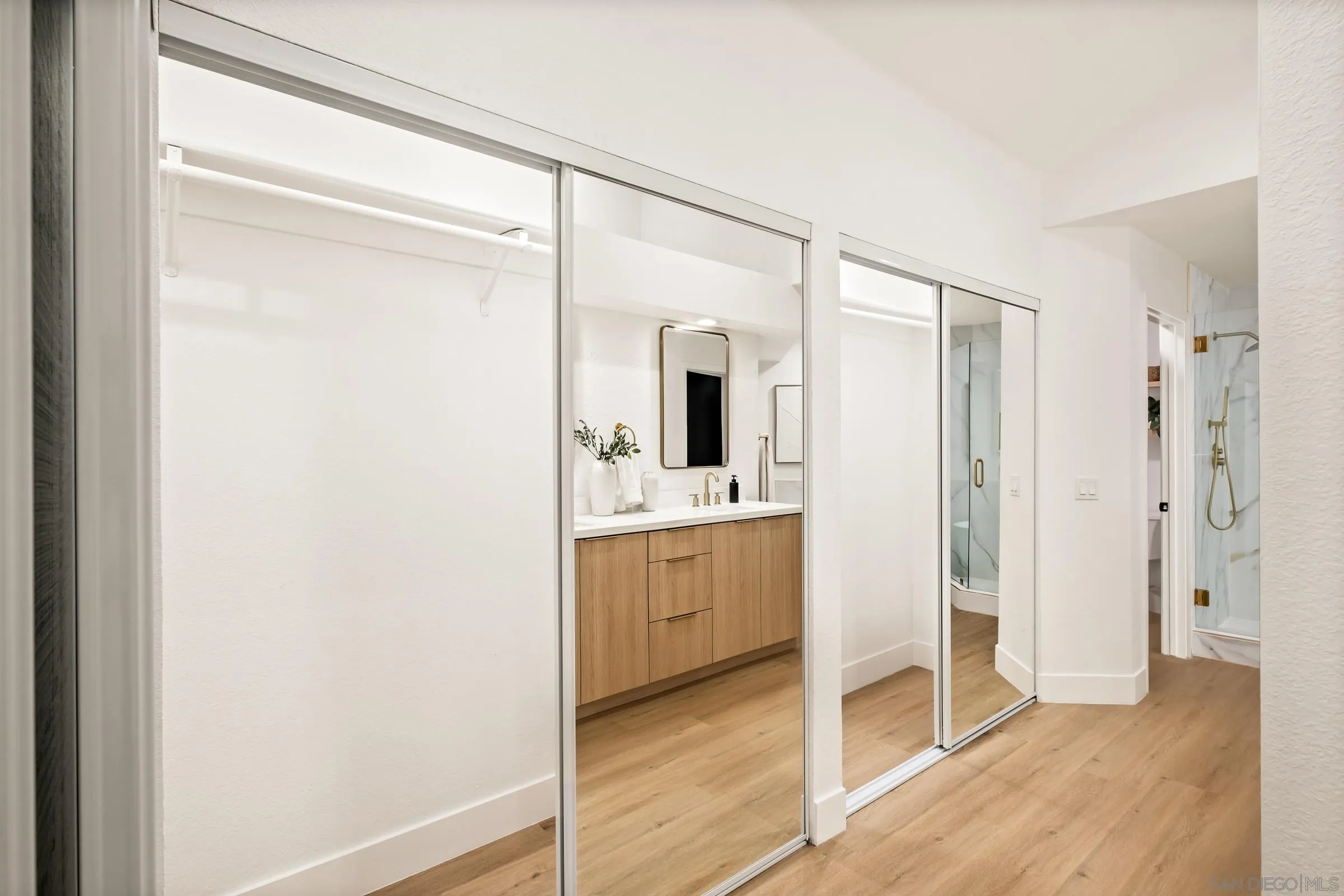 1527 Camino Linda Dr