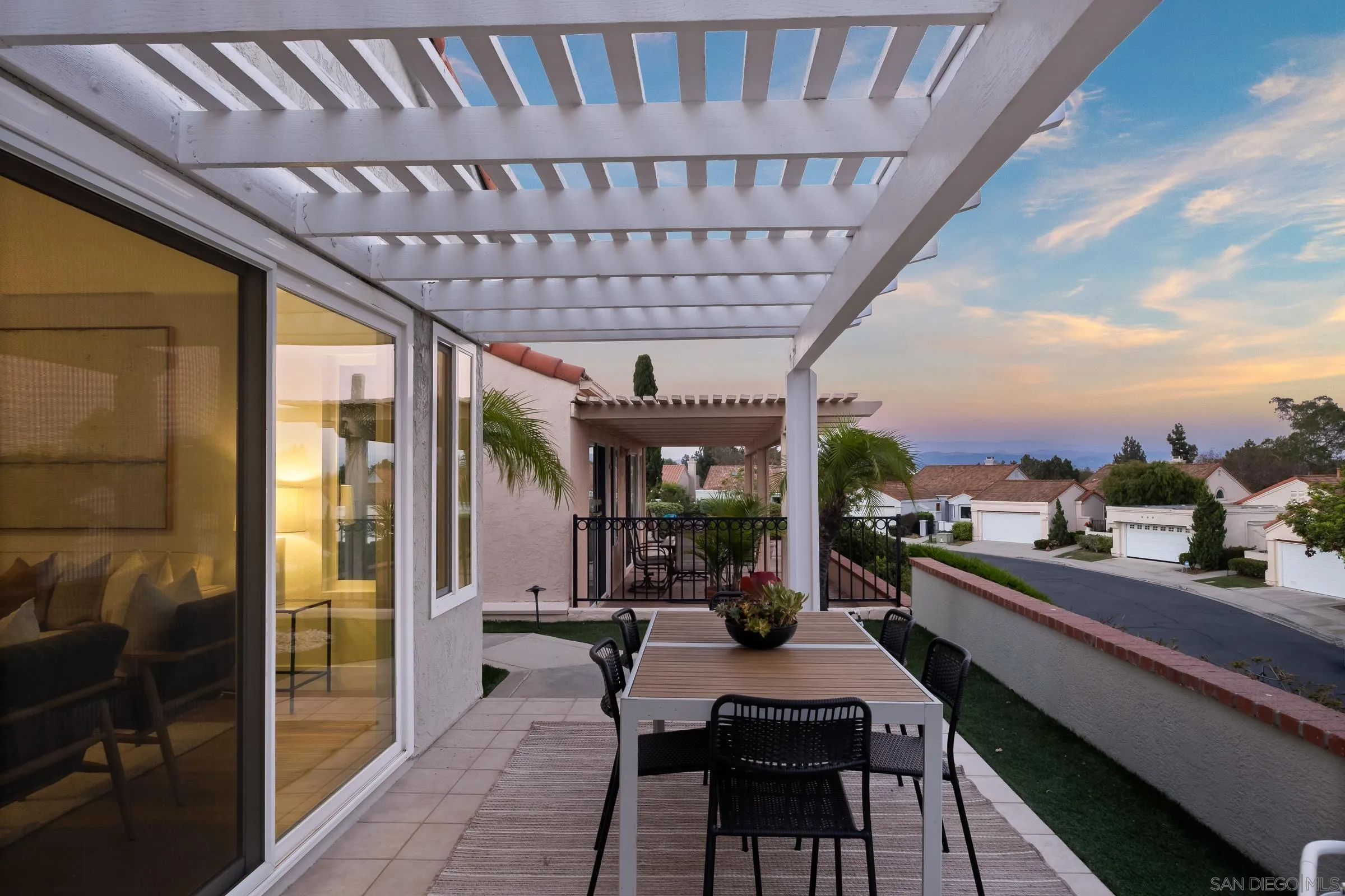 1527 Camino Linda Dr