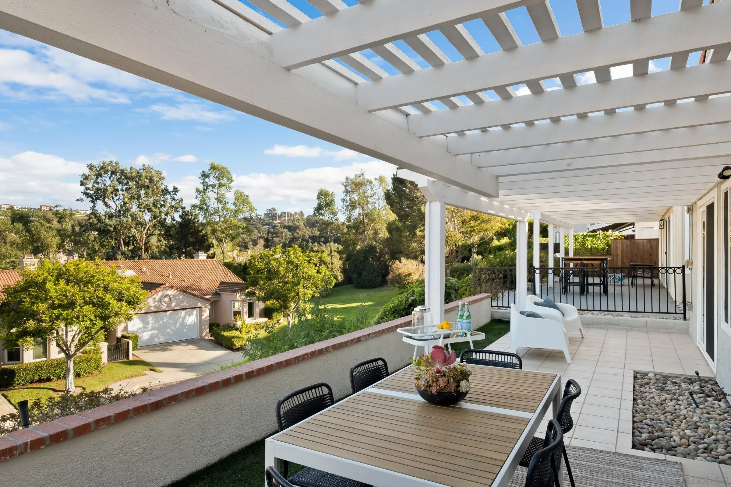 1527 Camino Linda Dr