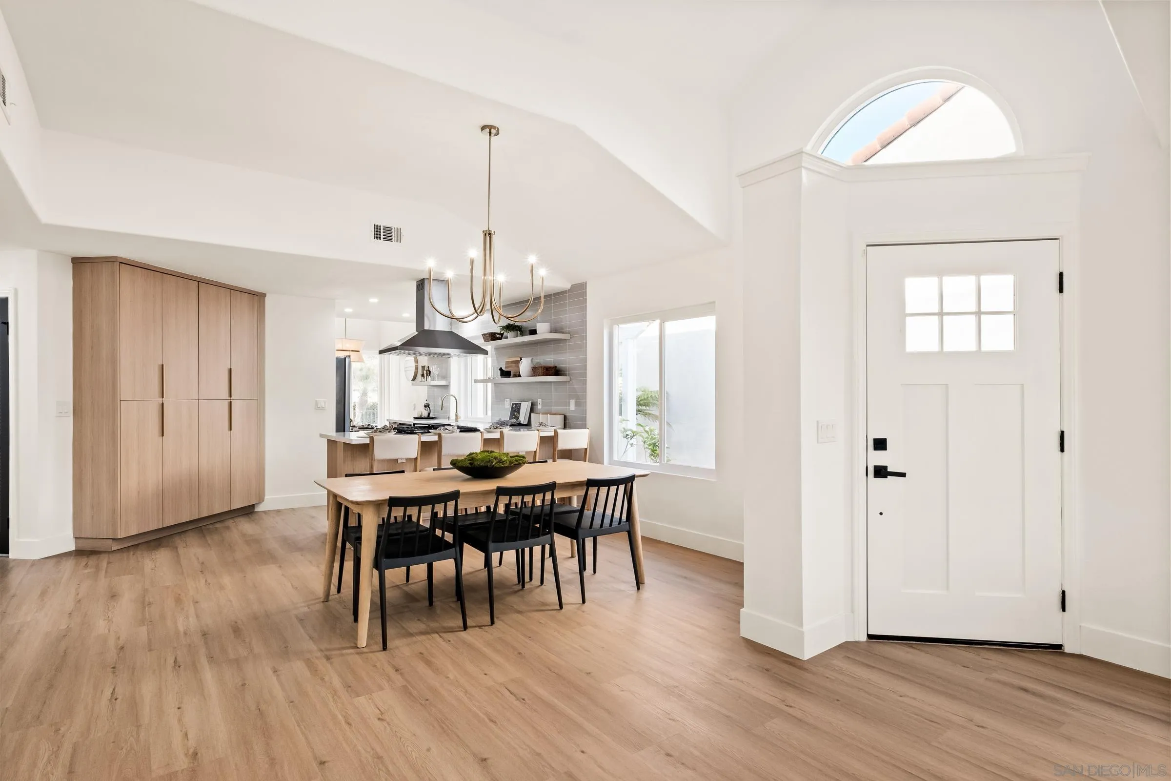 1527 Camino Linda Dr