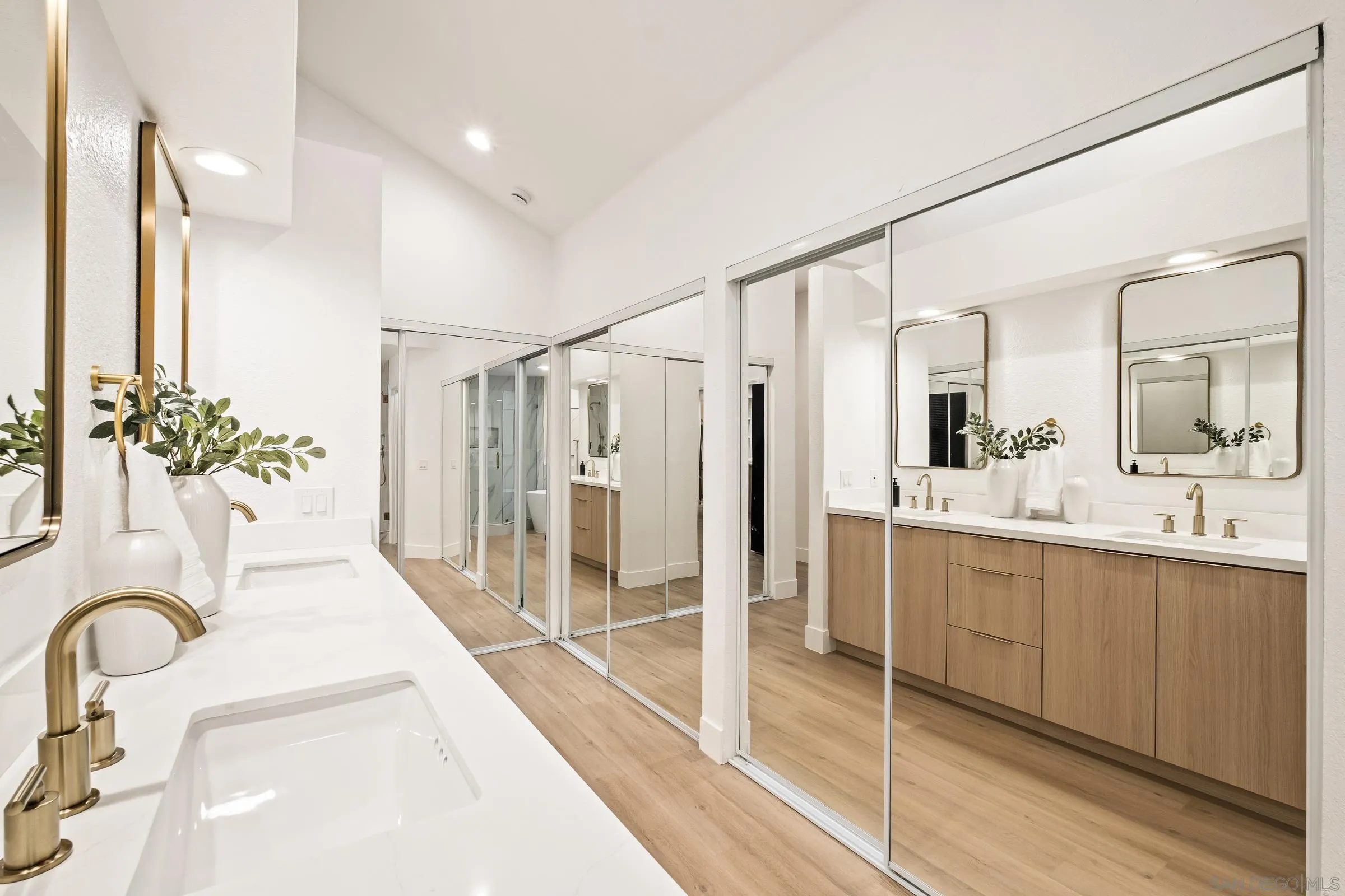 1527 Camino Linda Dr