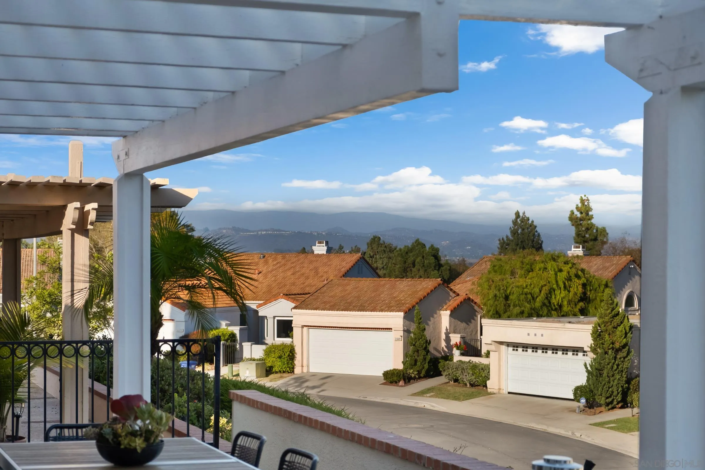 1527 Camino Linda Dr