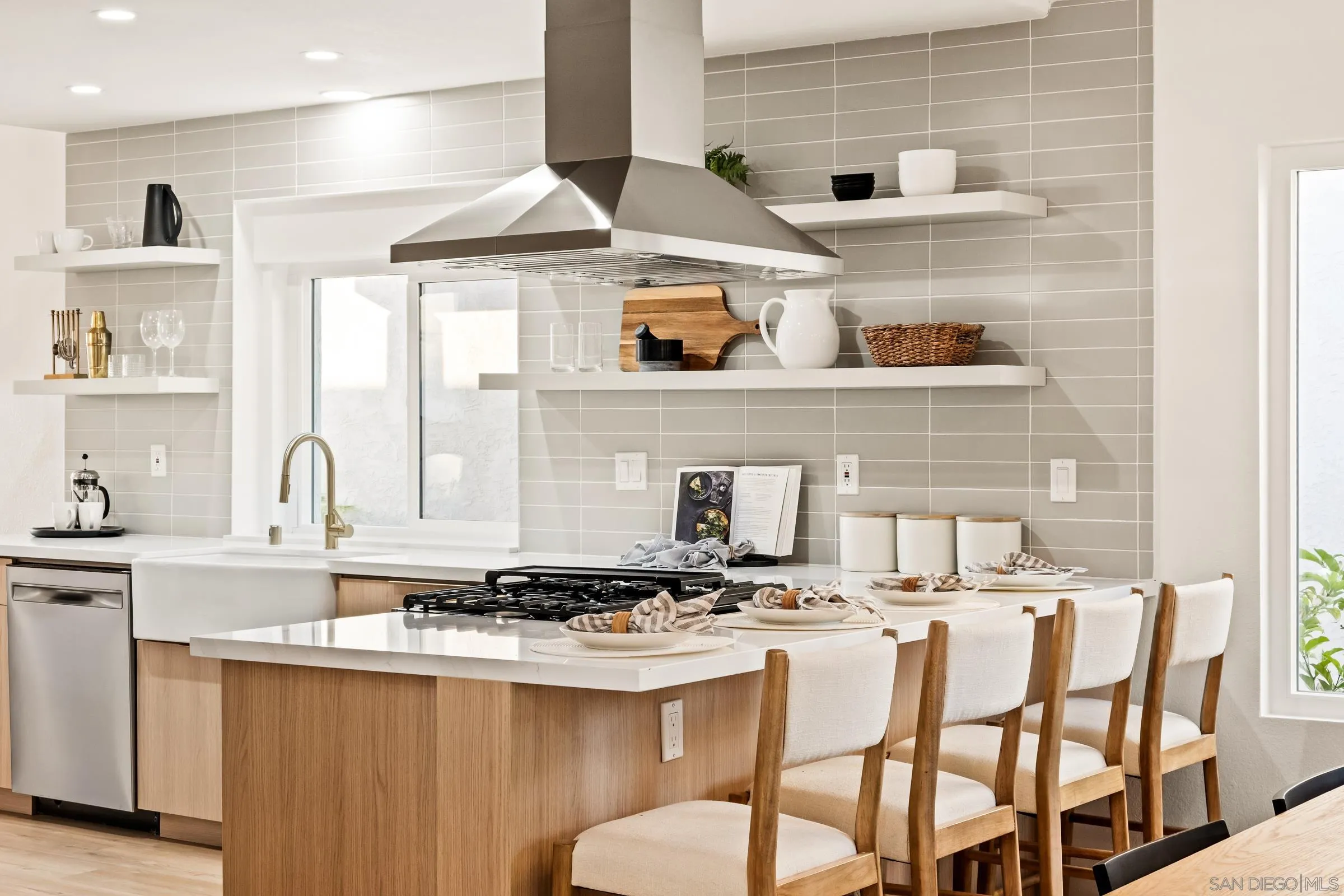 1527 Camino Linda Dr