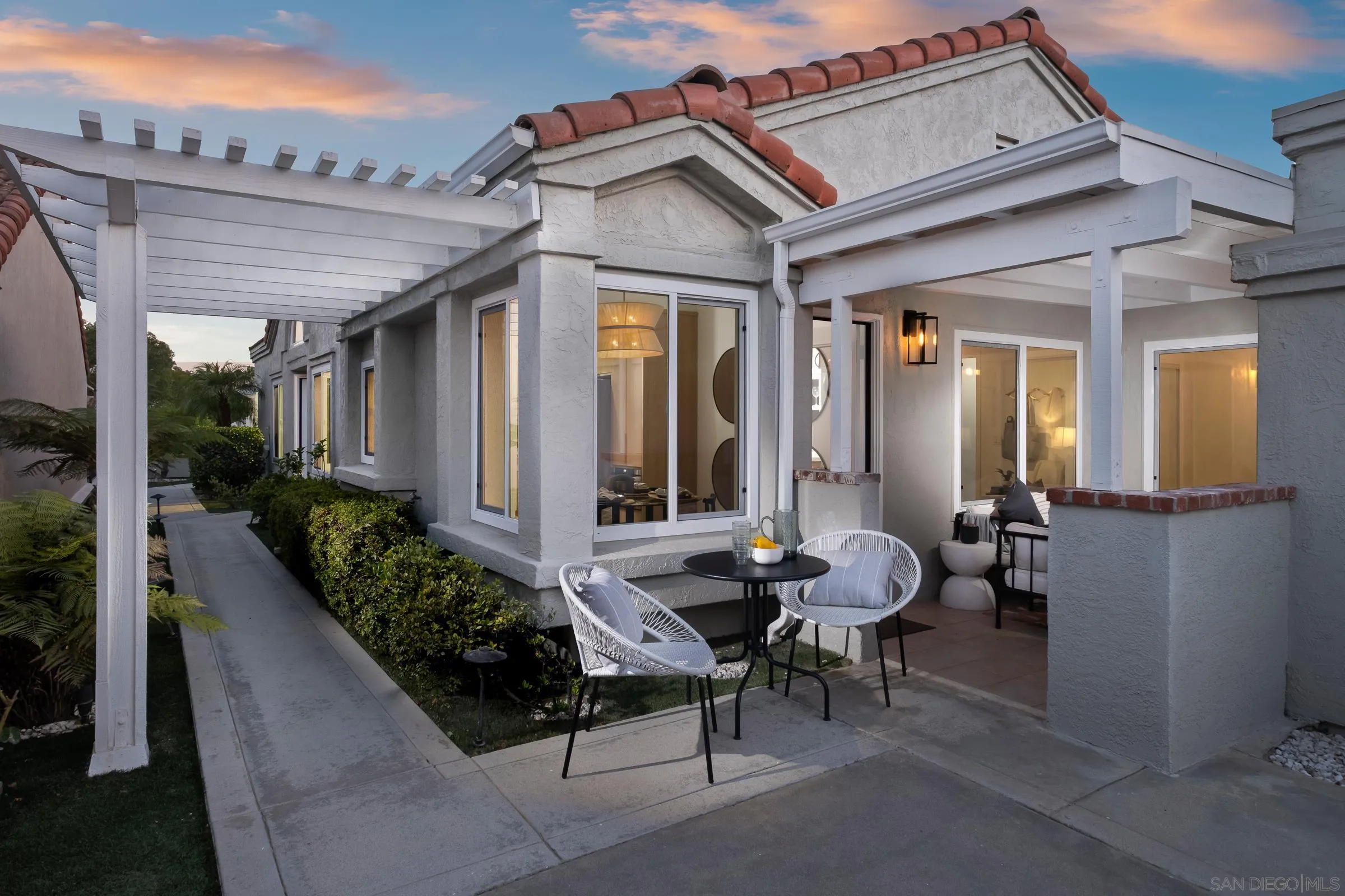 1527 Camino Linda Dr