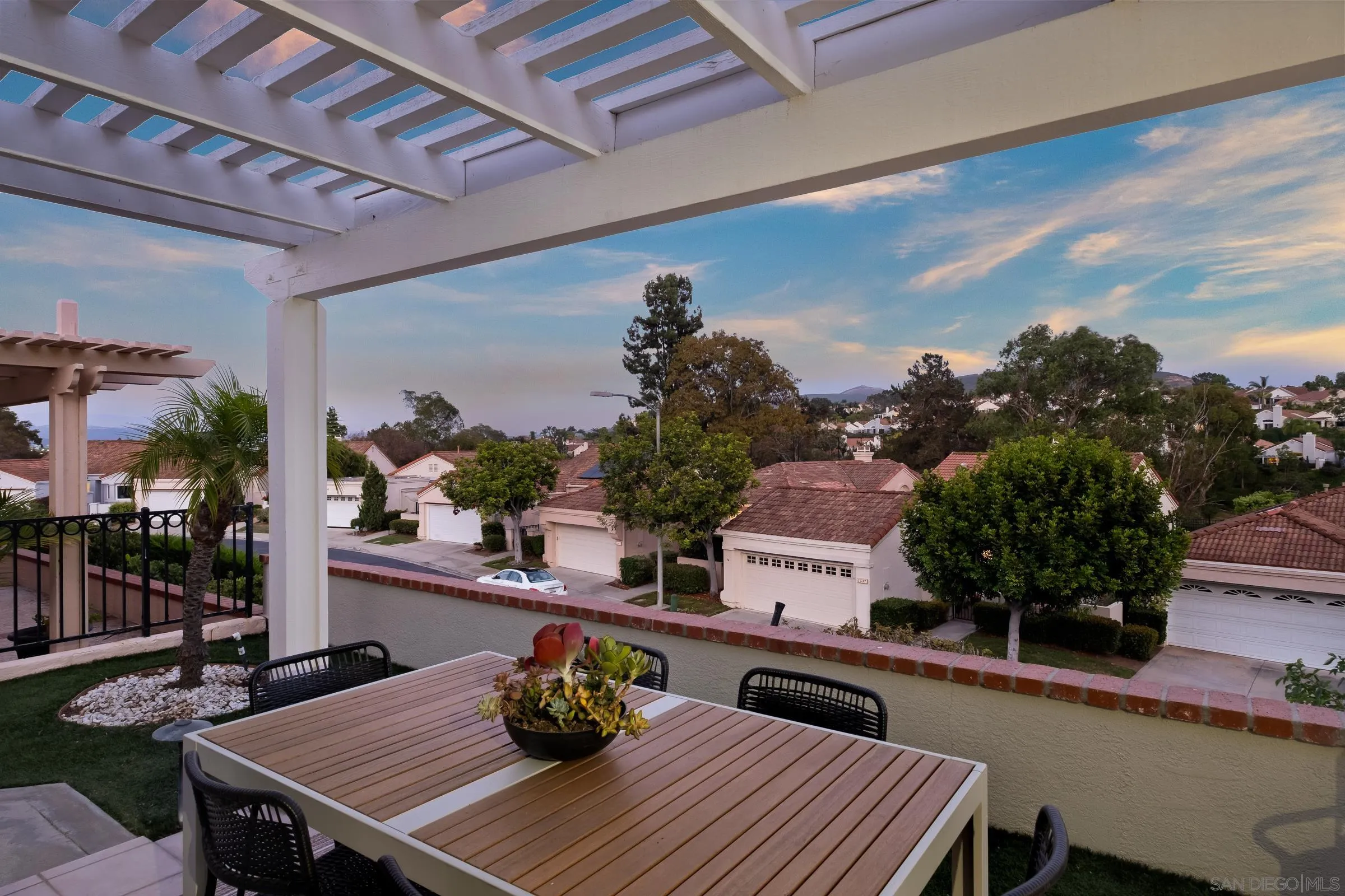 1527 Camino Linda Dr