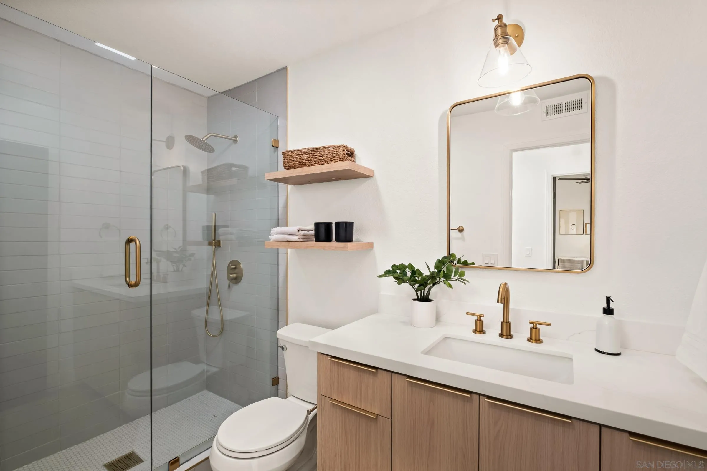 1527 Camino Linda Dr