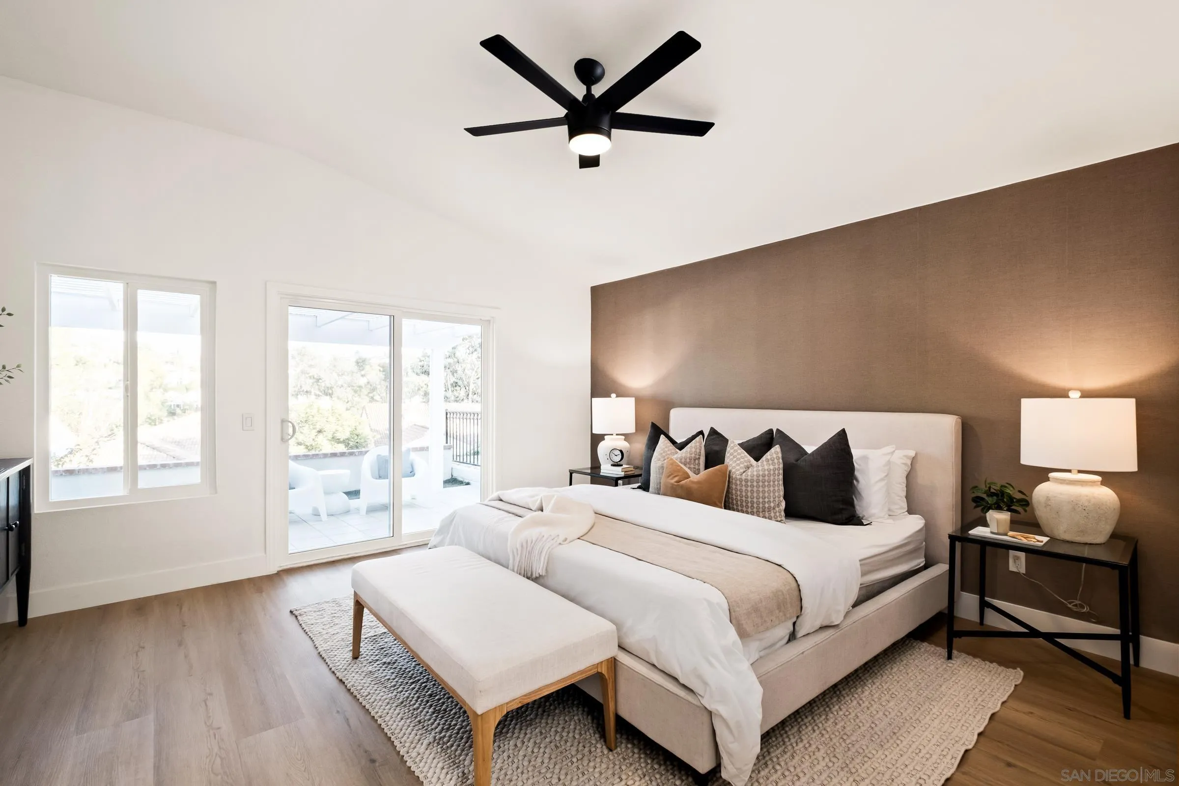 1527 Camino Linda Dr