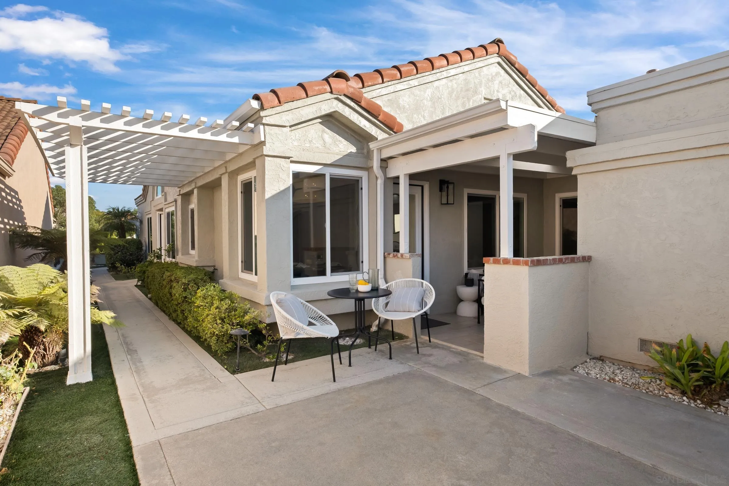 1527 Camino Linda Dr