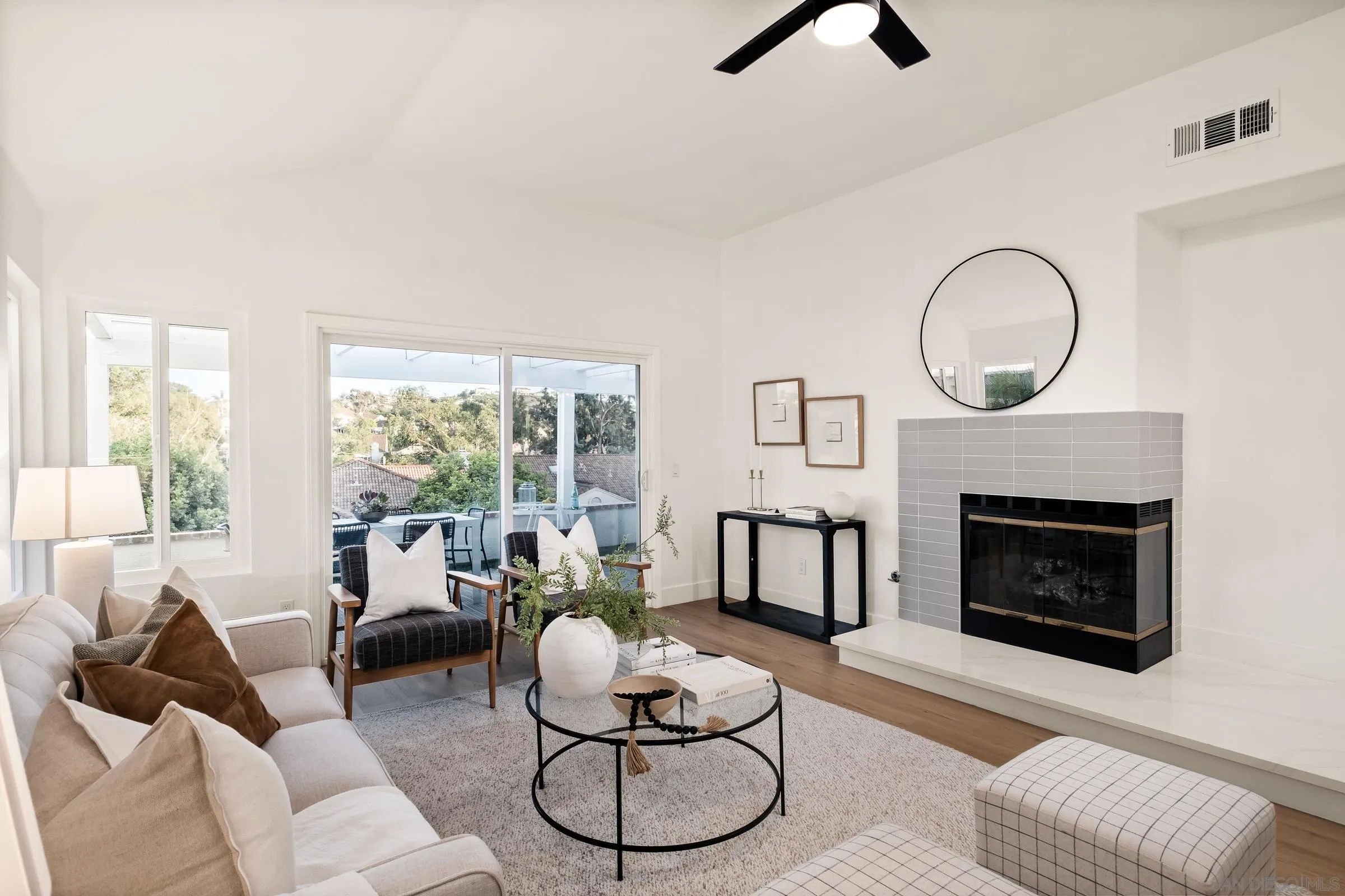 1527 Camino Linda Dr