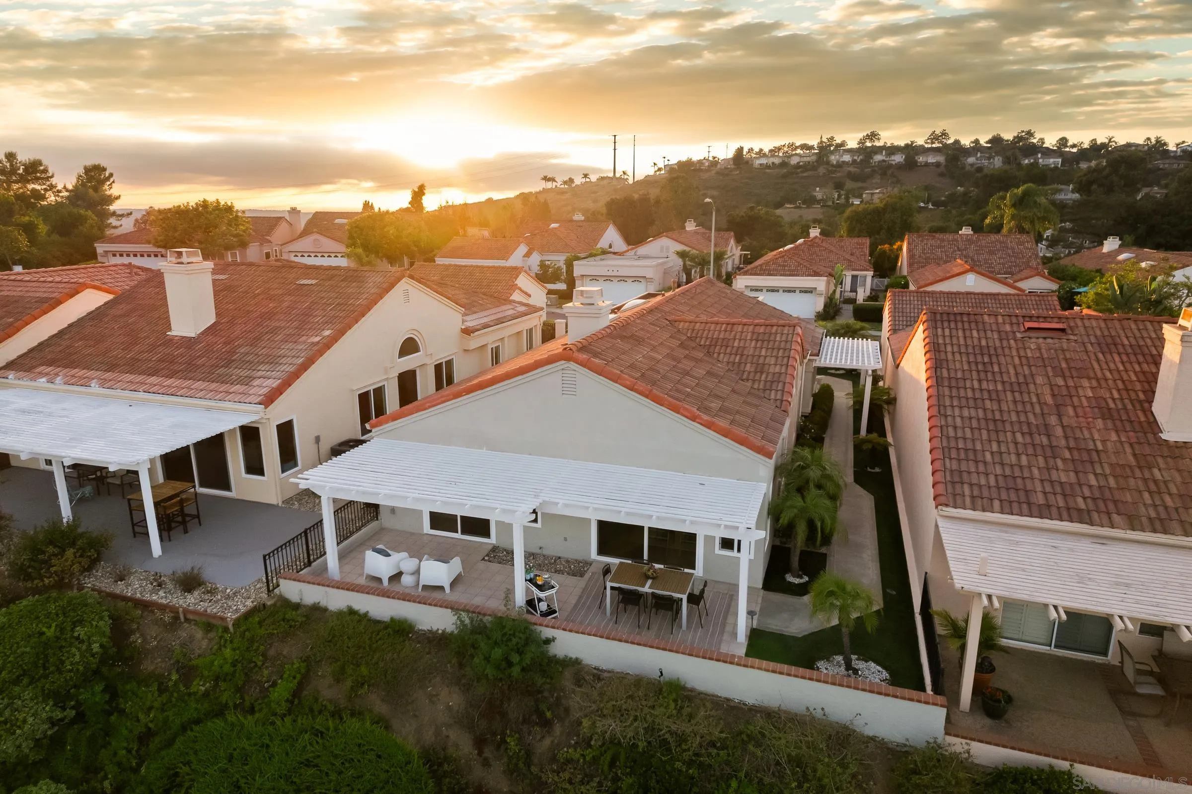 1527 Camino Linda Dr