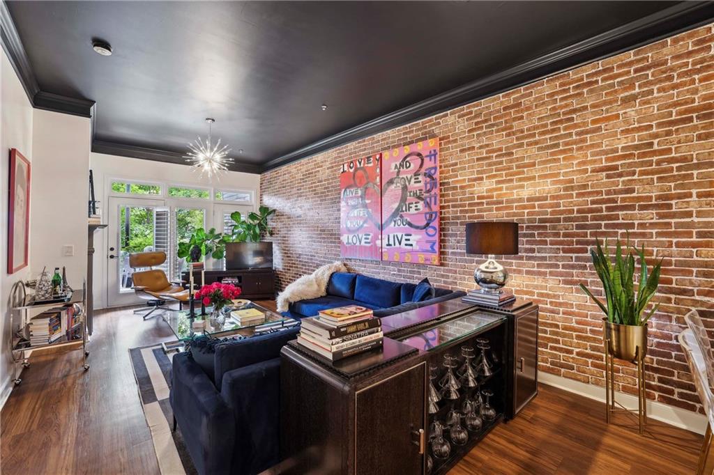 812 Creek View Lane