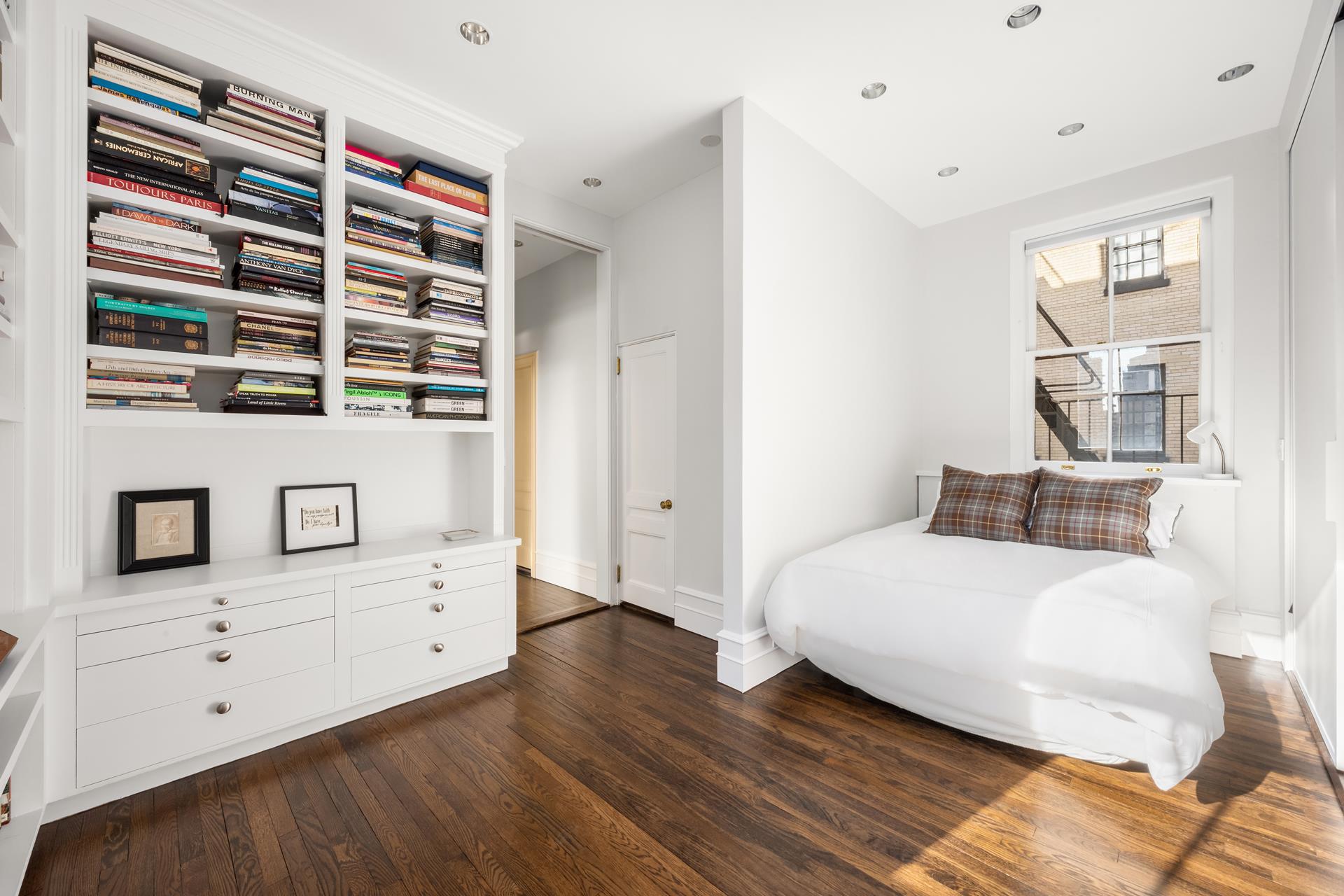 563 PARK Avenue 11E
