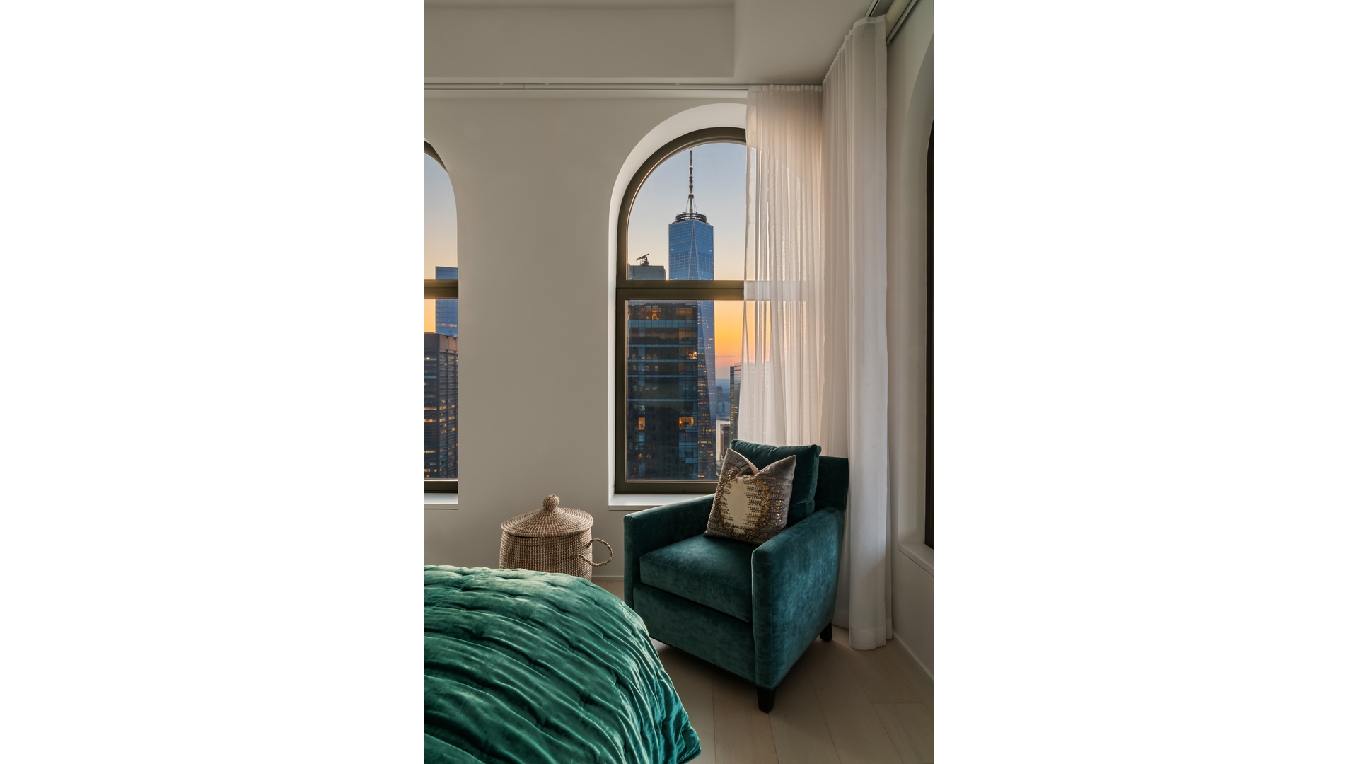 130 WILLIAM Street PH62A