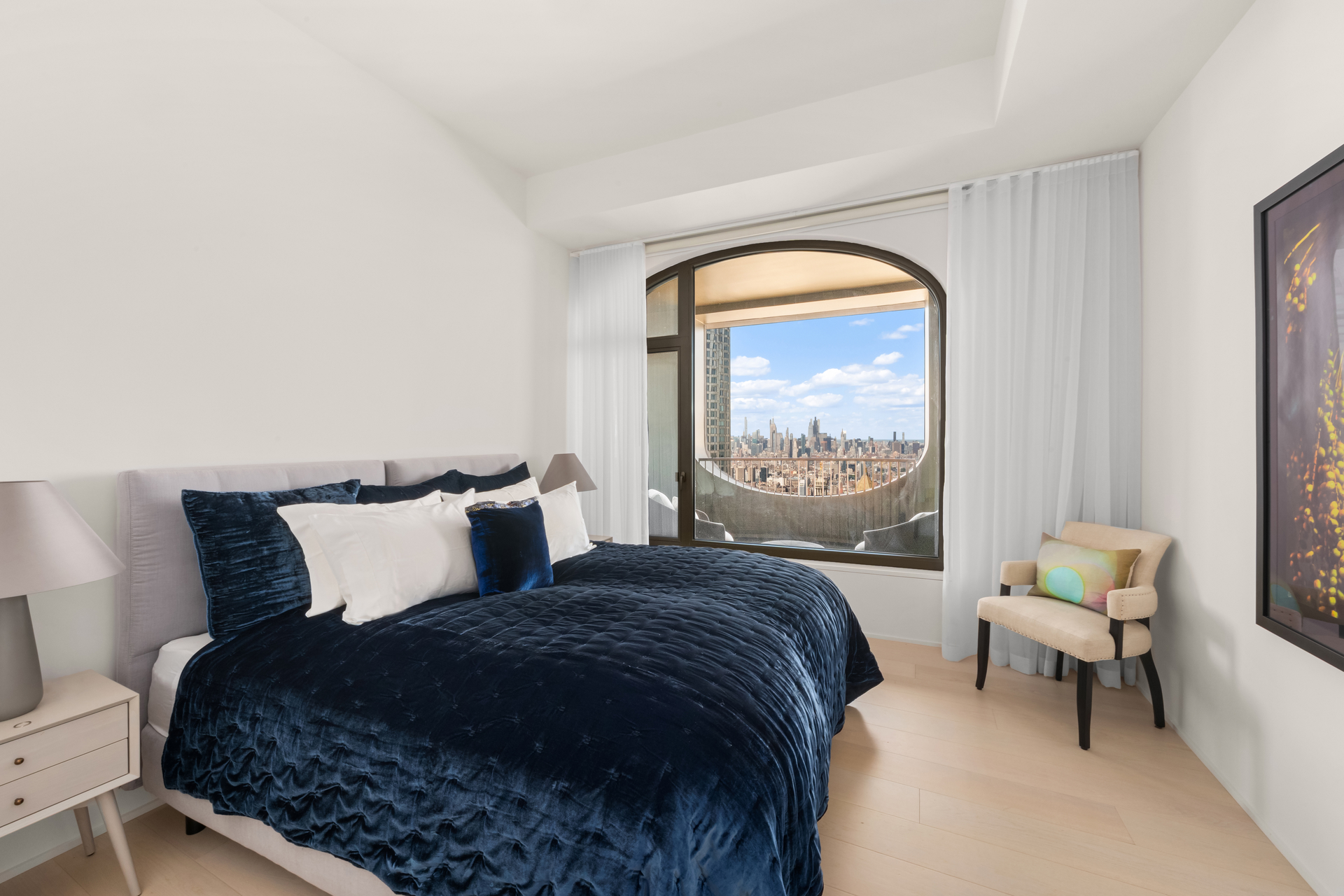 130 WILLIAM Street PH62A
