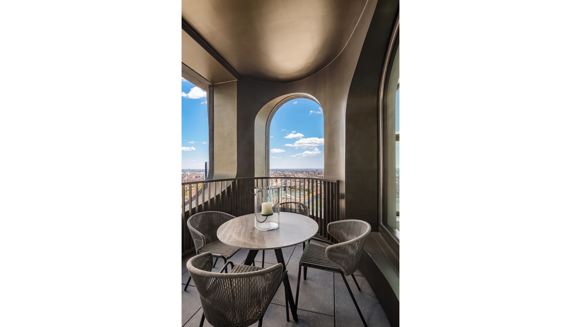 130 WILLIAM Street PH62A