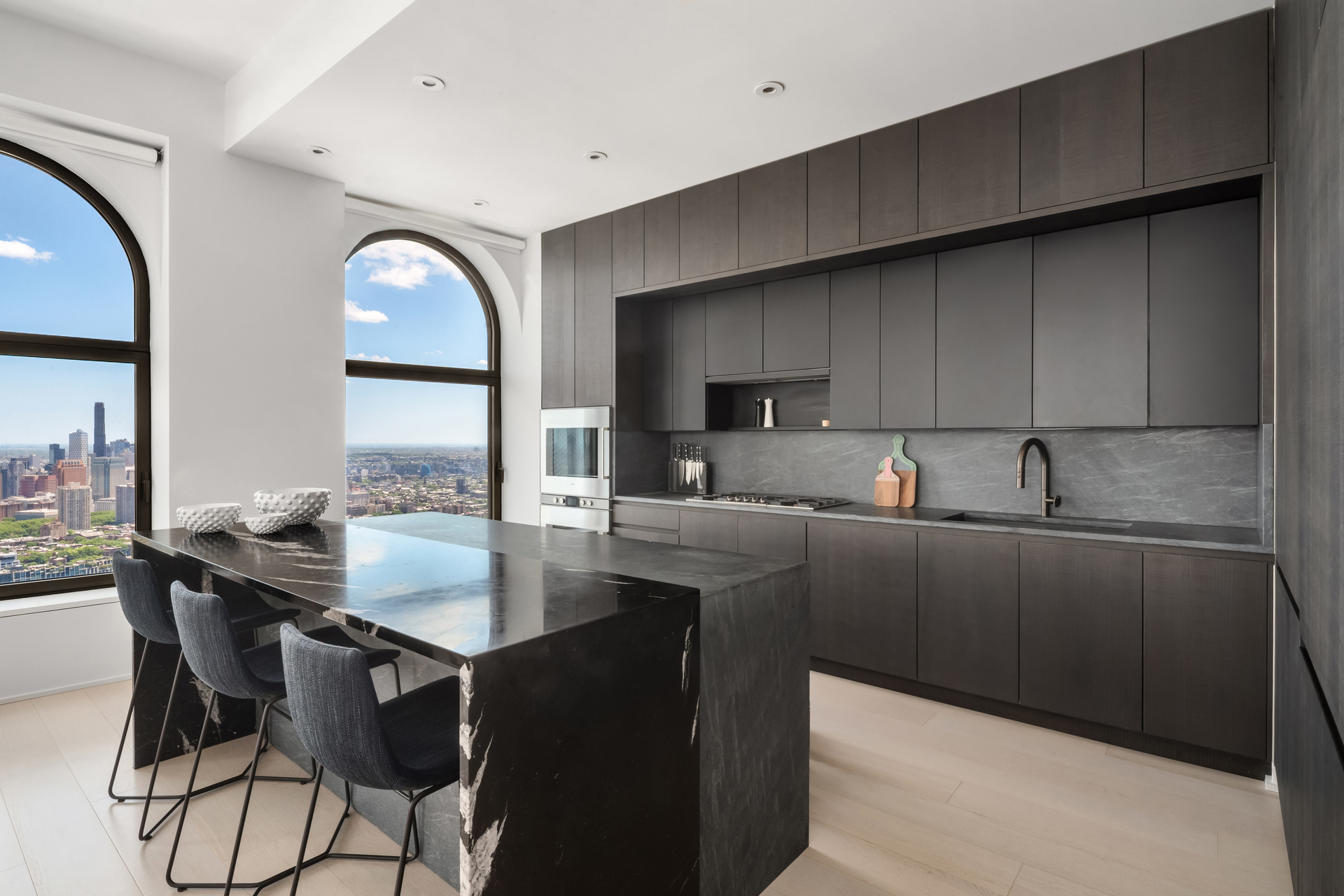 130 WILLIAM Street PH62A