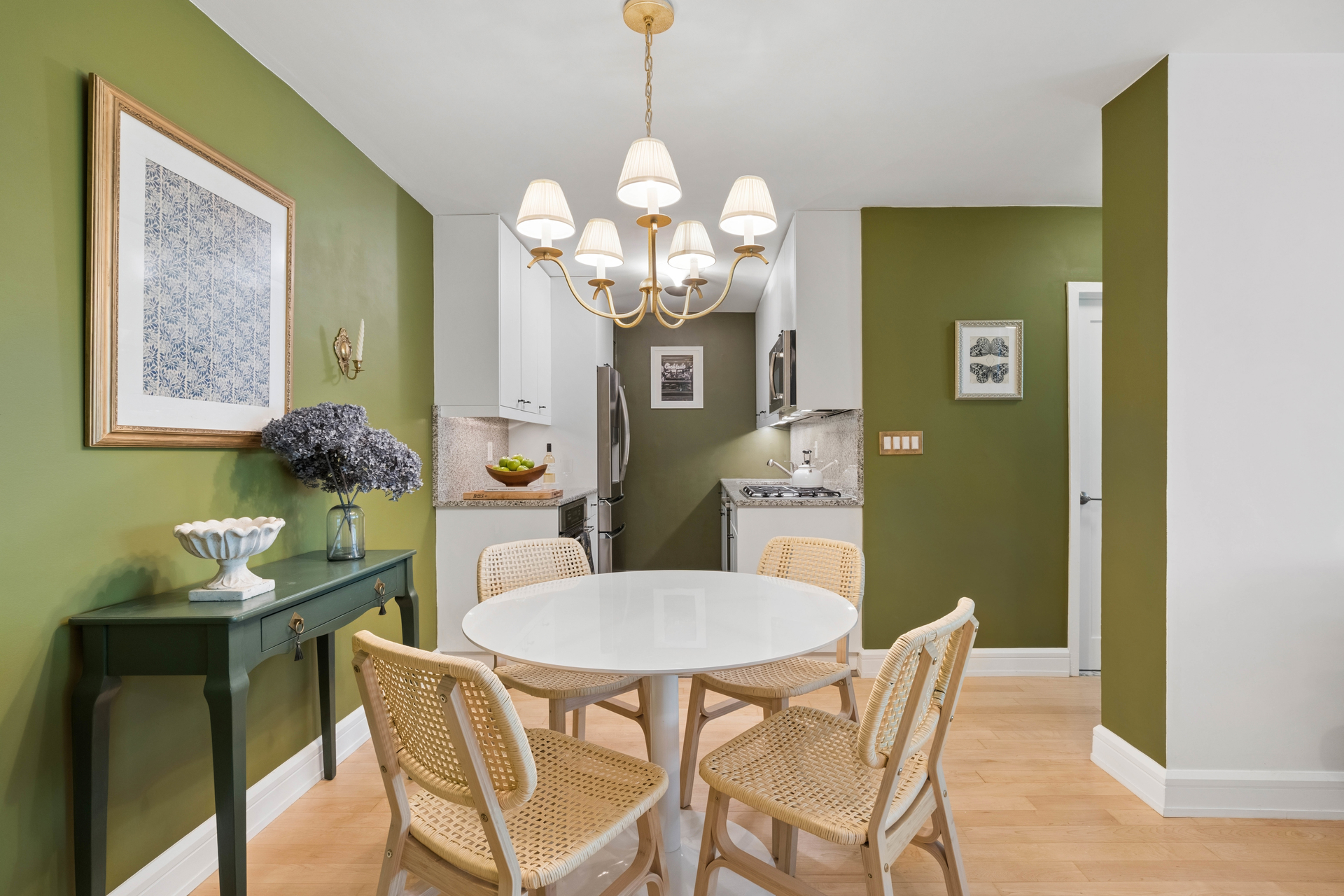 85 8TH Avenue 3F