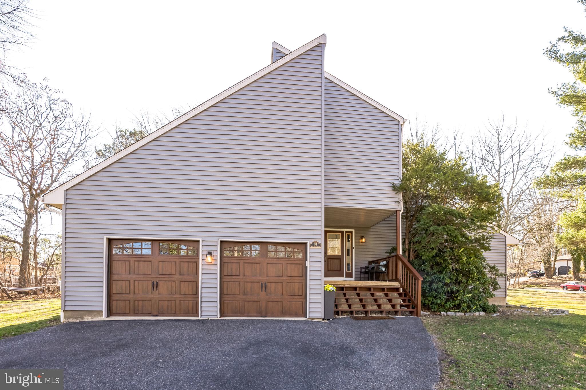 18 Eastwood Dr